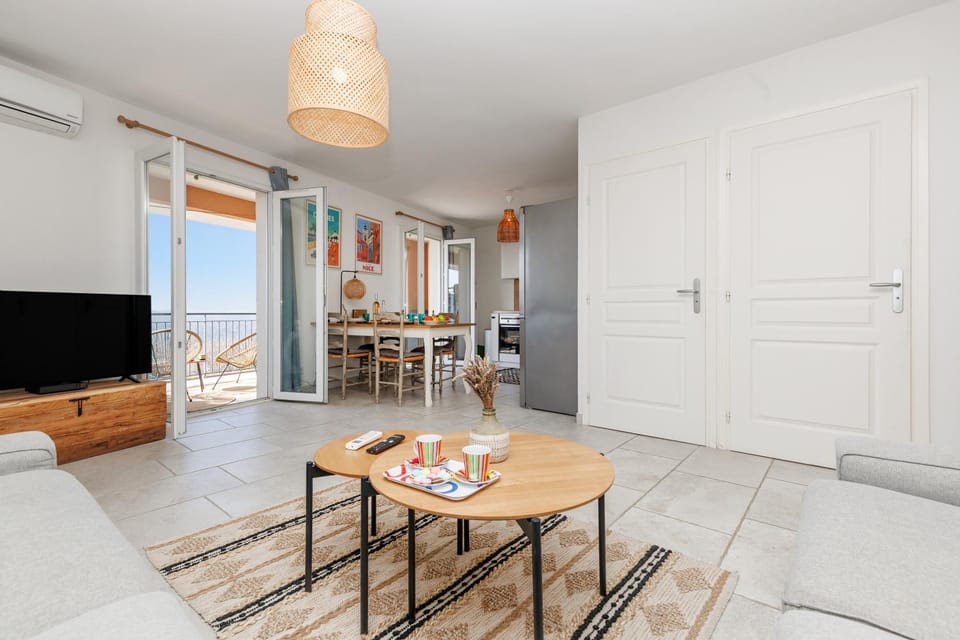 TV and multimedia, Kitchen or kitchenette, Living room