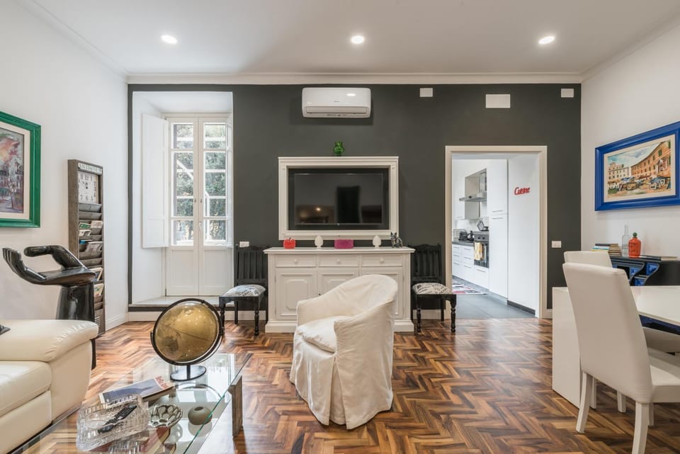 TV and multimedia, Living room, Photo of the whole room, Seating area, air conditioner