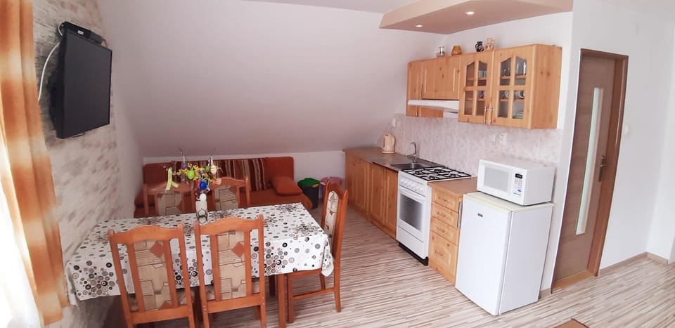 Communal lounge/ TV room, Kitchen or kitchenette