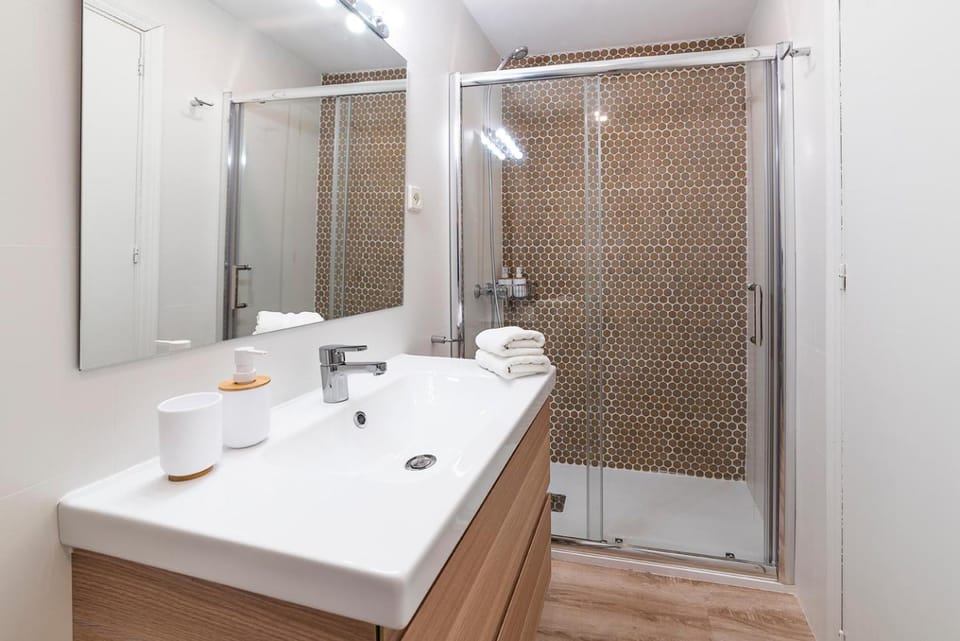 Shower, Bathroom, towels