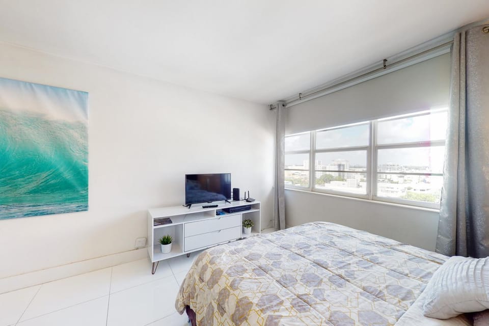 Decoplage Paradise - Unit A Hotel in Flamingo Lummus