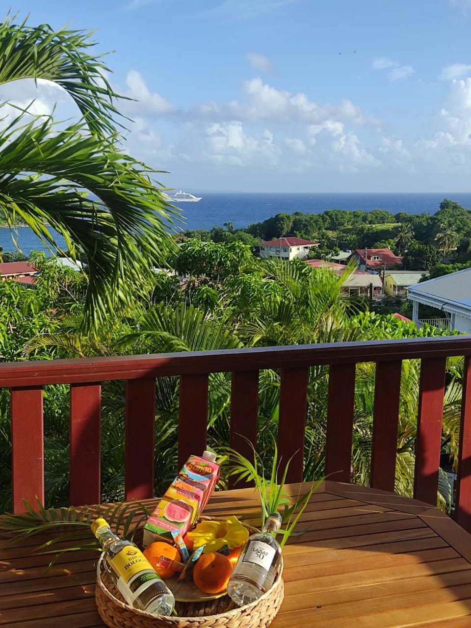 Mountain view, Sea view