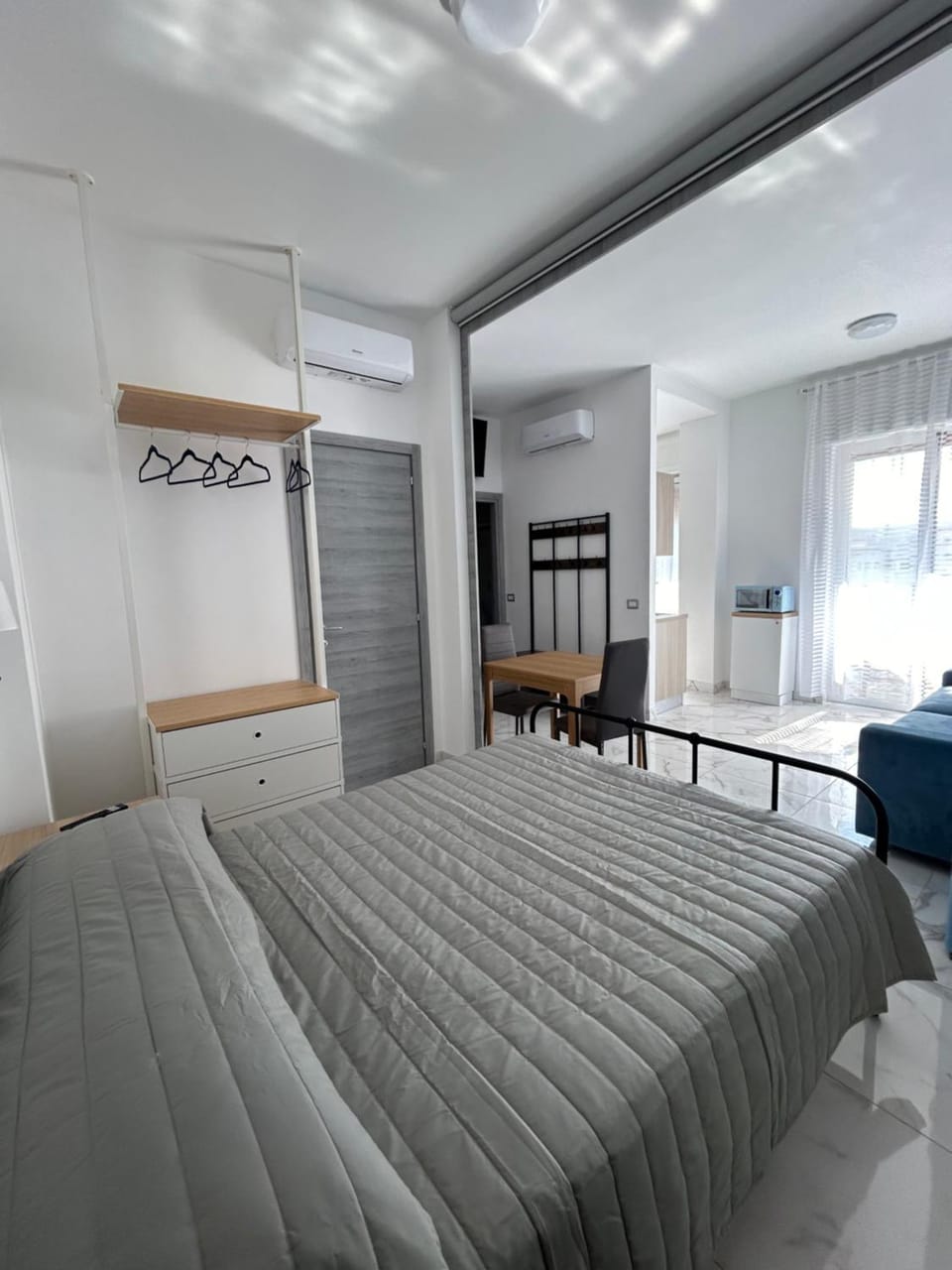 Photo of the whole room, Bedroom, air conditioner