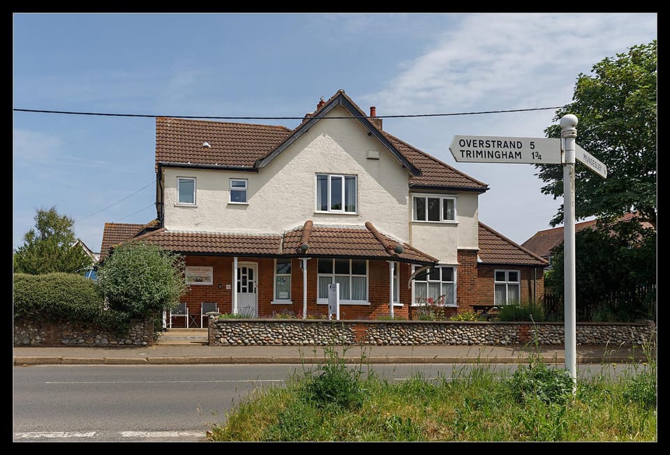 Overcliff Lodge Boutique Beachside Property House in Mundesley