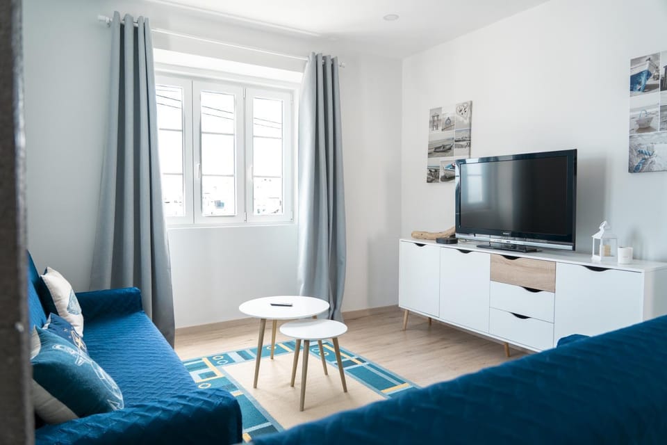 Communal lounge/ TV room, TV and multimedia, Living room, Decorative detail