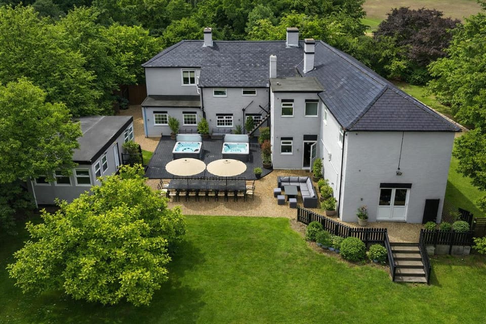 Stubbs House, Loddon, sleeps 20, 2 hot tubs House in South Norfolk District