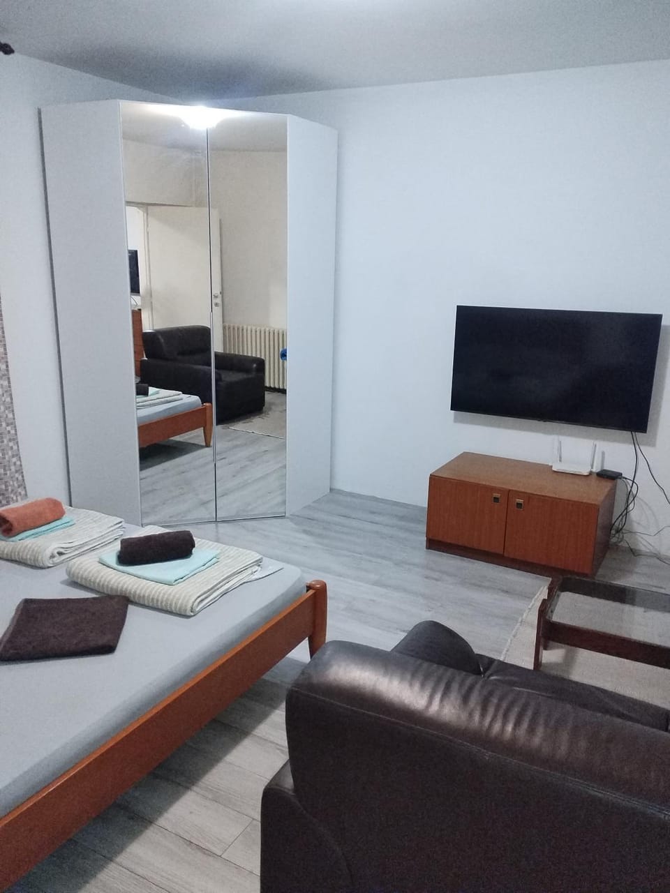 Bed, TV and multimedia, Living room, Seating area, Bedroom