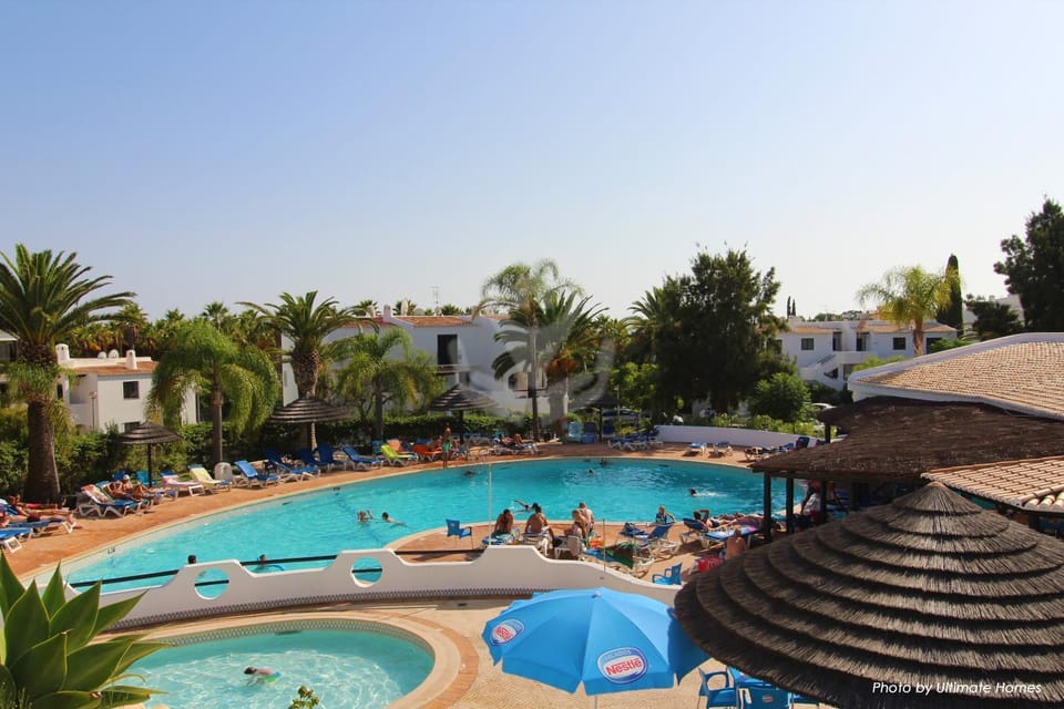 Property building, Off site, Swimming pool, sunbed