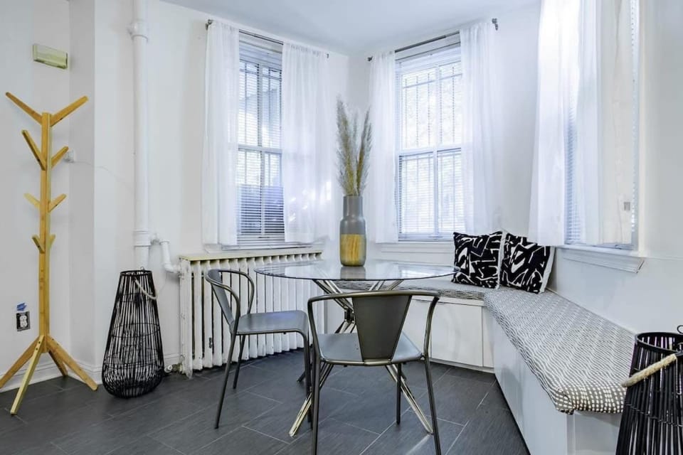 DesignerFlat Nestled Between Dupont&Logan Circles Apartment in Arlington