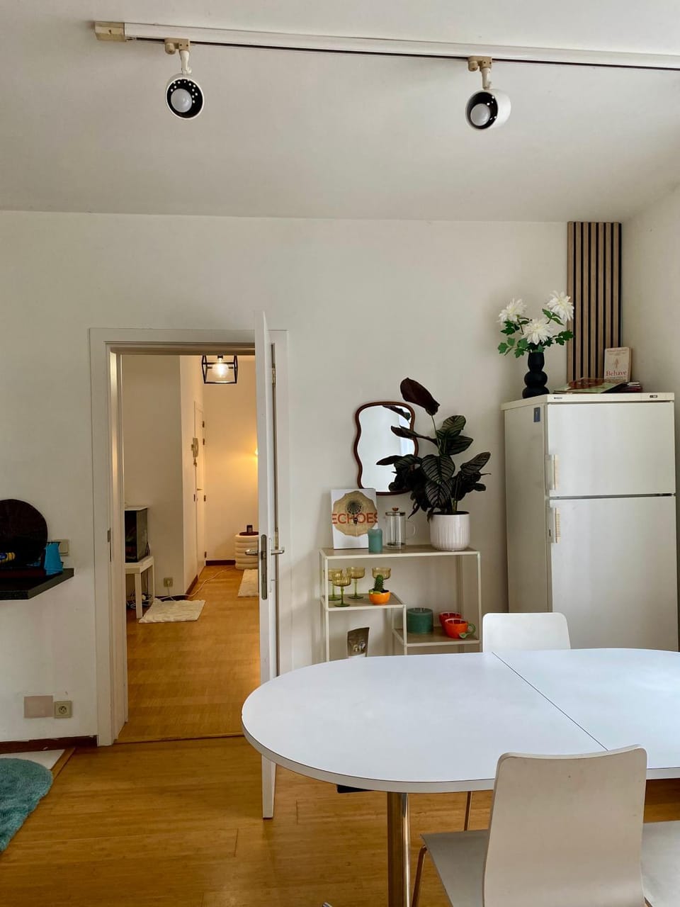 Kitchen or kitchenette, Living room, Seating area, Dining area, kitchen