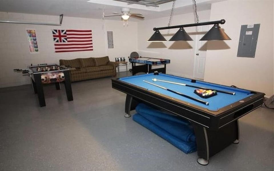 Billiard, Game Room