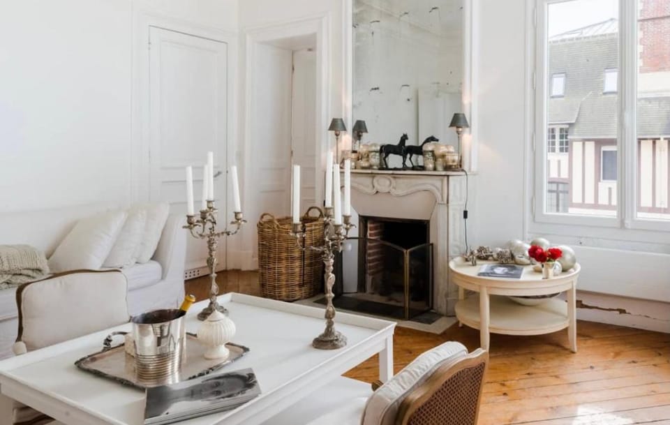 Magnifique appartement avec cheminée sur la plage Apartment in Trouville-sur-Mer
