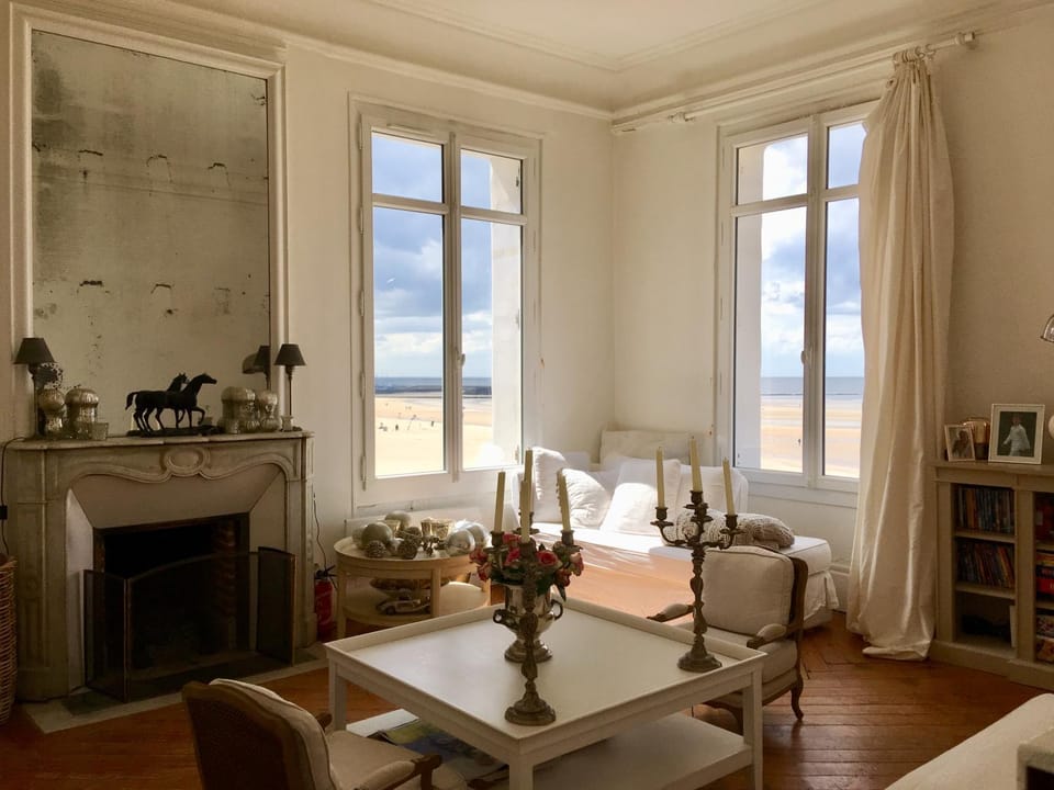 Magnifique appartement avec cheminée sur la plage Apartment in Trouville-sur-Mer