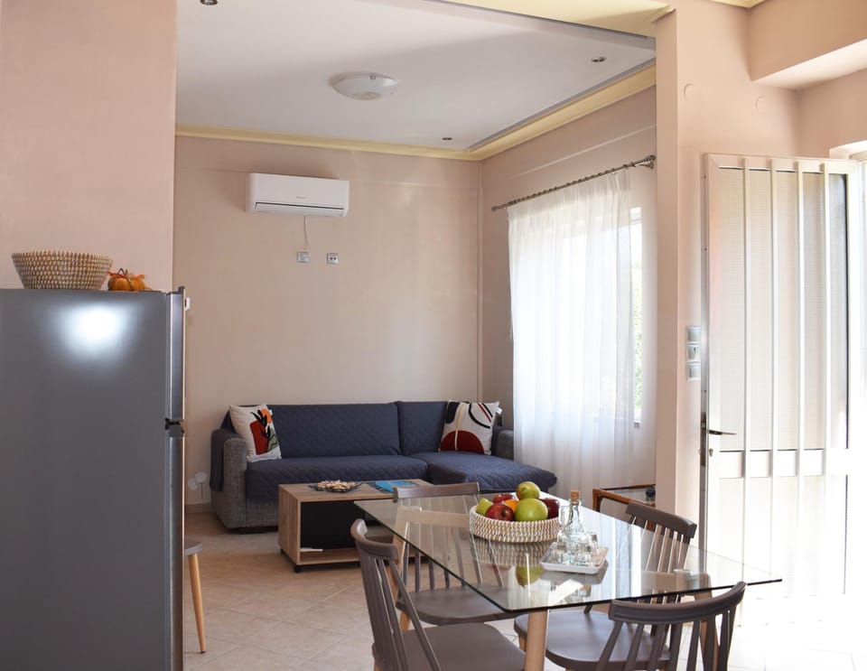 Living room, Seating area, Dining area, air conditioner