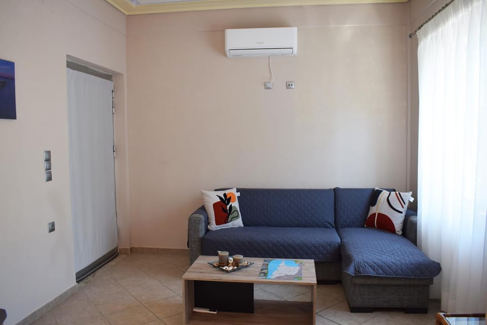 Living room, Seating area, air conditioner