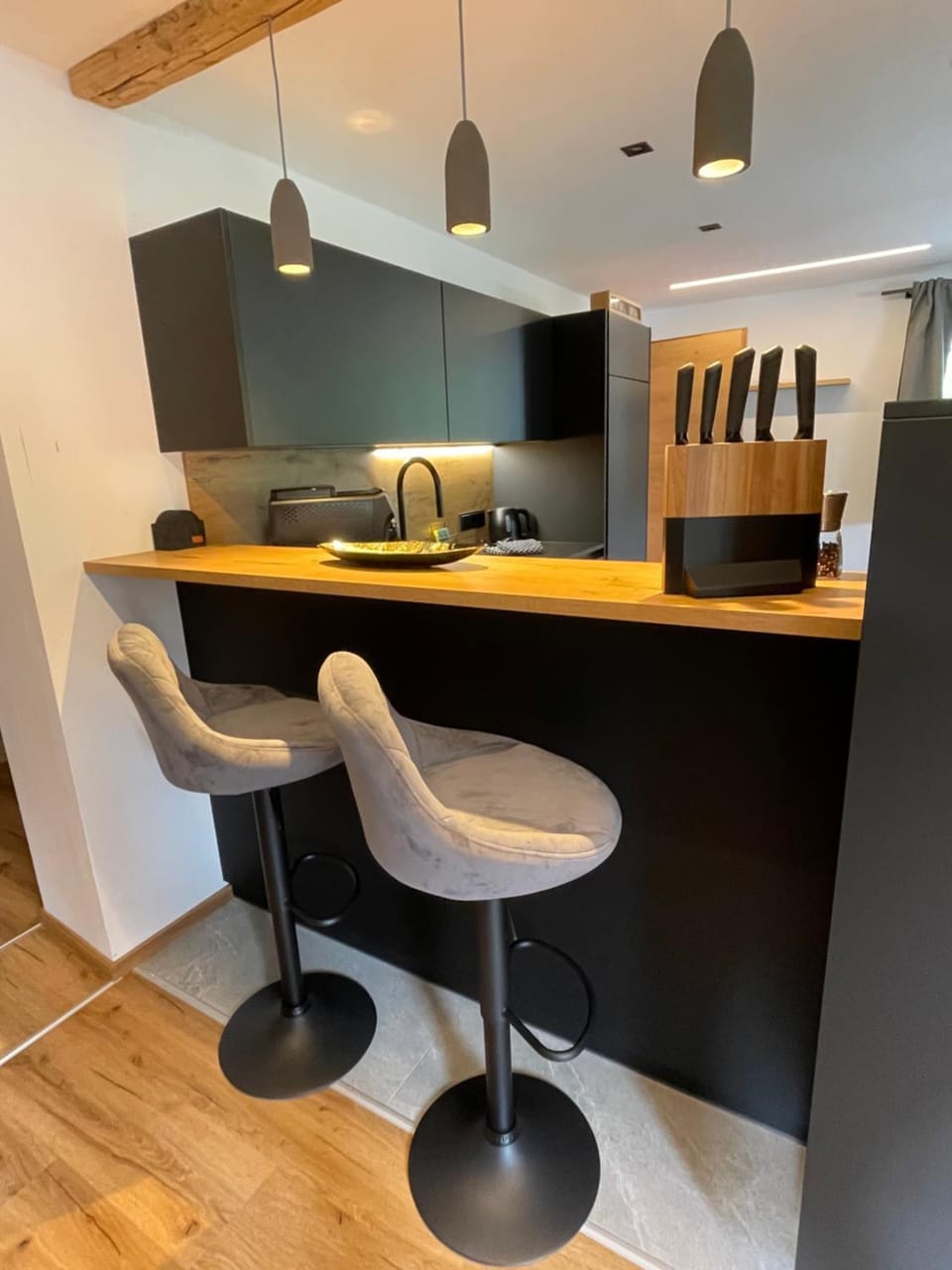 Kitchen or kitchenette, hair dresser, minibar
