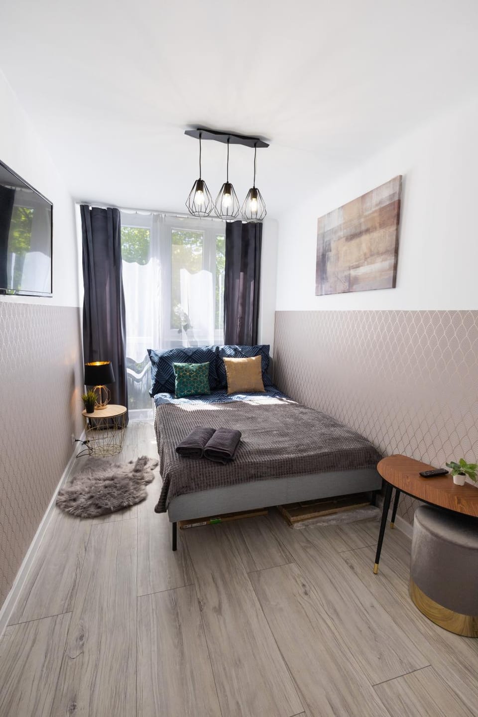 Bed, Photo of the whole room, Bedroom