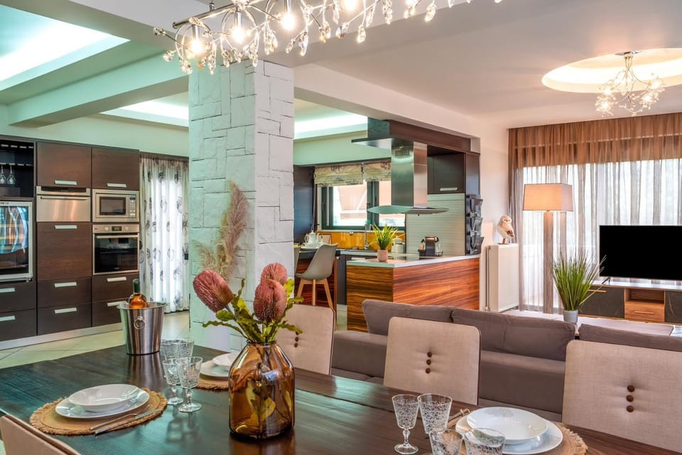 TV and multimedia, Kitchen or kitchenette, Living room, Dining area, minibar, pet friendly