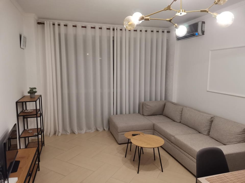 TV and multimedia, Living room, Seating area, air conditioner