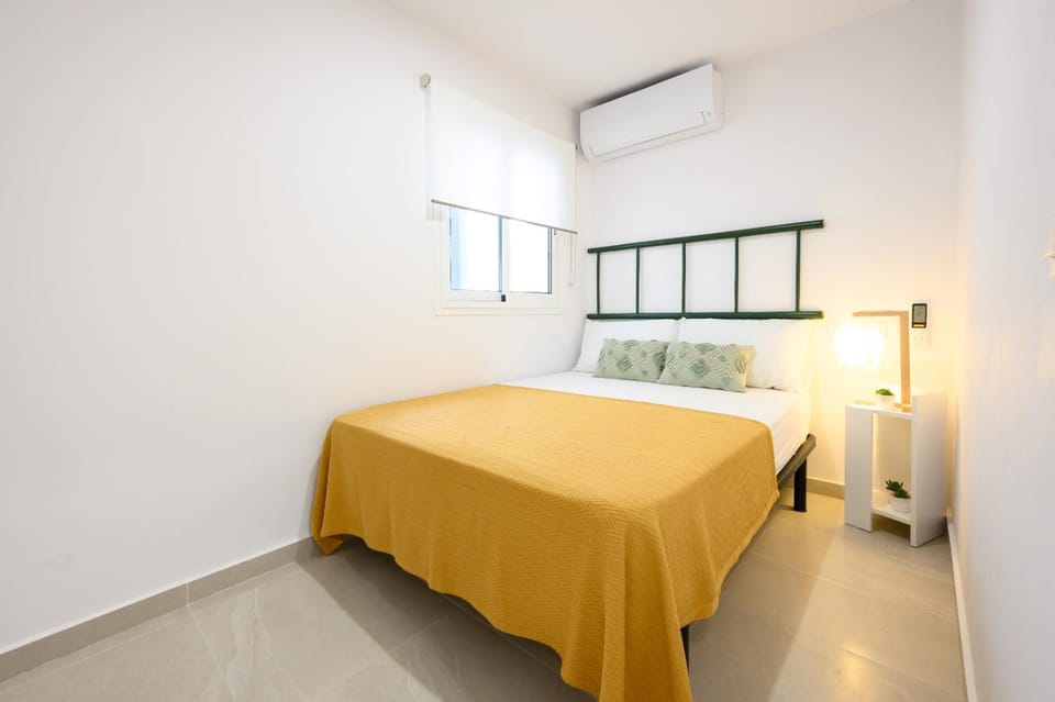 Bed, Photo of the whole room, Bedroom, air conditioner