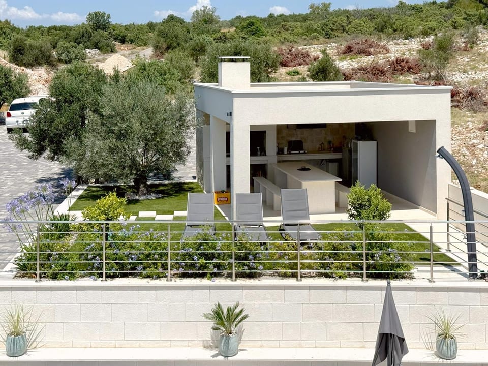 Property building, Garden, Garden view