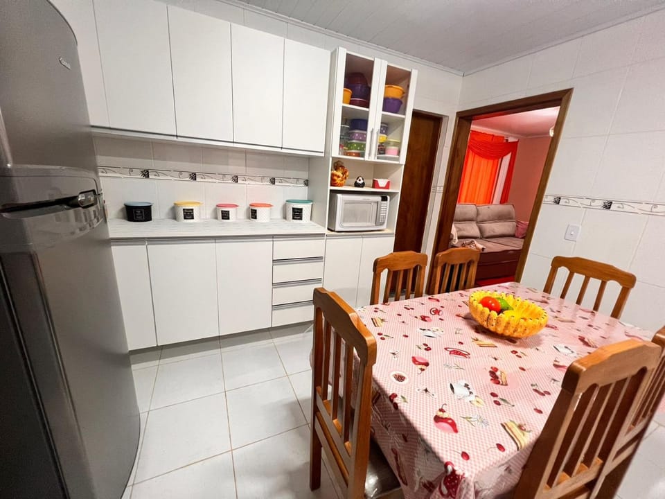 Kitchen or kitchenette, Dining area, minibar, oven, pet friendly, stove