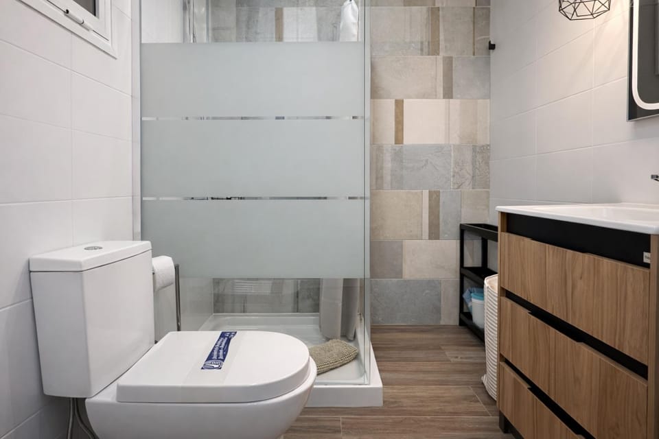 Toilet, Bathroom, washing machine