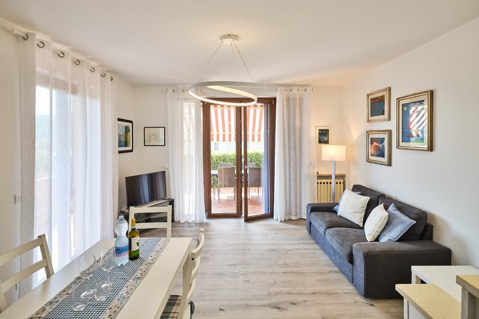 TV and multimedia, Living room, air conditioner