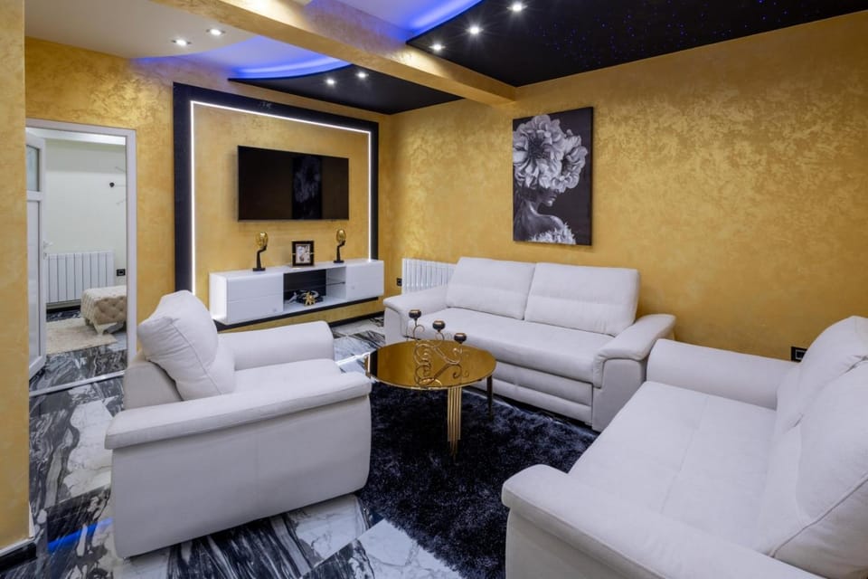 TV and multimedia, Living room, Seating area