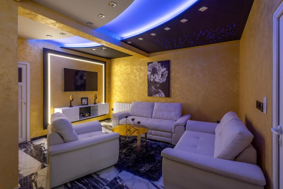 Communal lounge/ TV room, TV and multimedia, Living room, Seating area