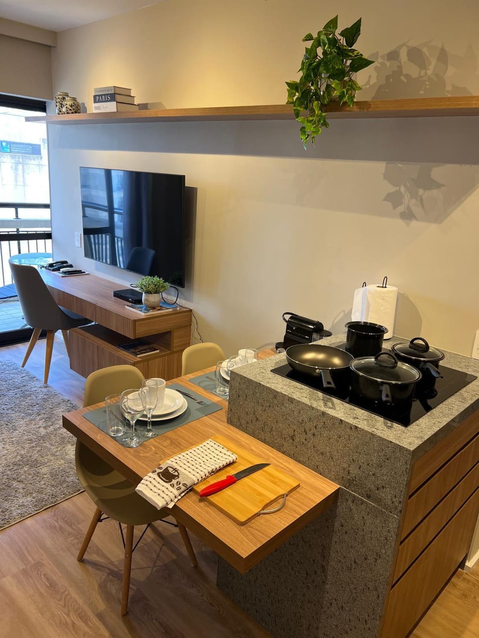 TV and multimedia, Kitchen or kitchenette, Living room, Dining area