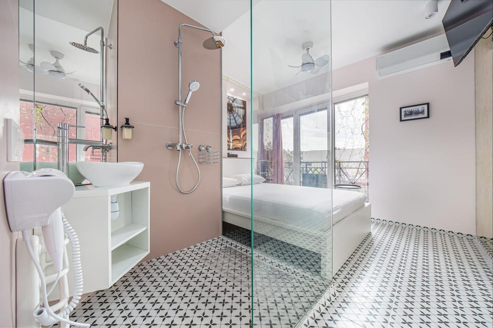 Shower, Photo of the whole room, Bedroom