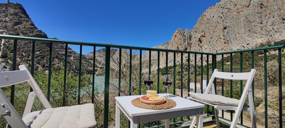 Natural landscape, View (from property/room), Balcony/Terrace, Lake view, Mountain view