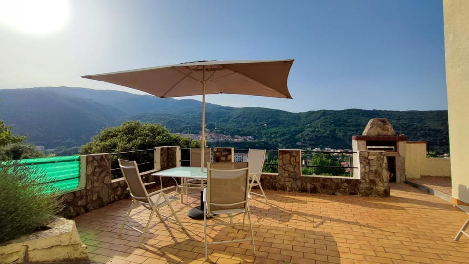 View (from property/room), Dining area, Mountain view