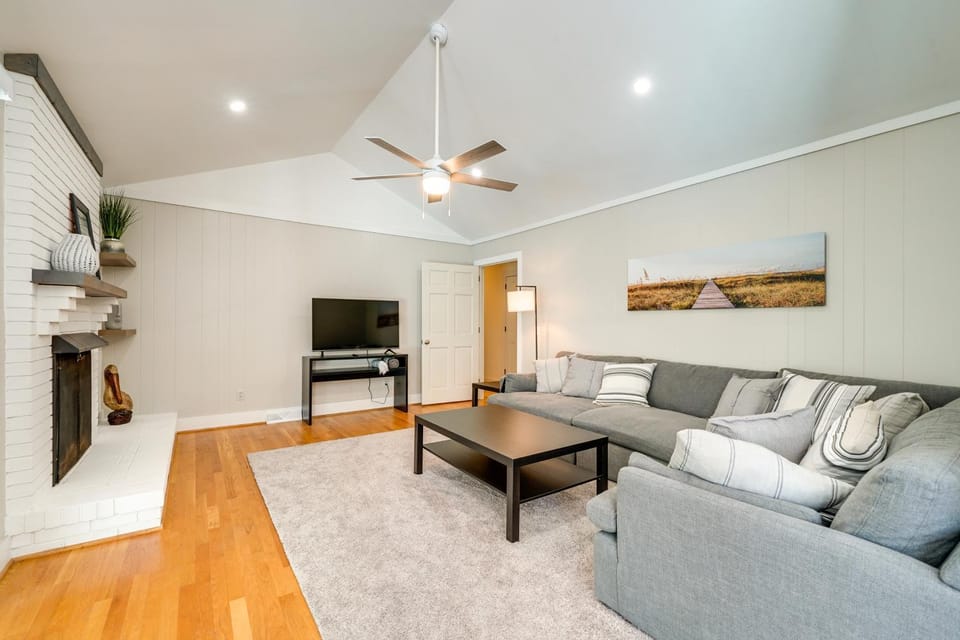 Wilmington Rental ~ 4 Mi to Wrightsville Beach! House in Wilmington
