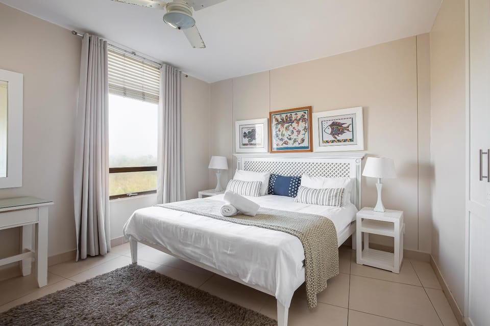 Bed, Photo of the whole room, Bedroom, fireplace, towels