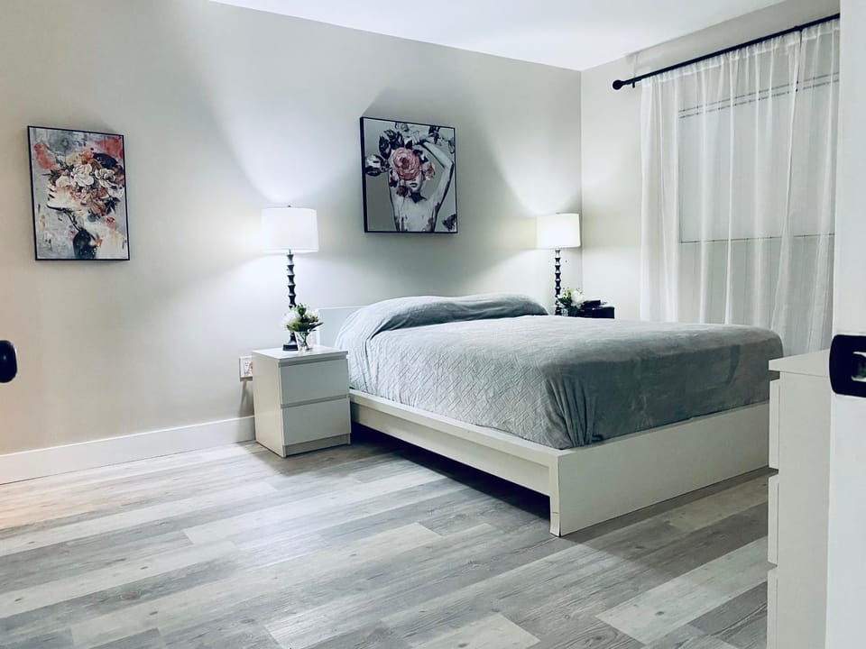 Modern 1BR 2BA Condo 1Block to Aventura Mall Apartment in Aventura