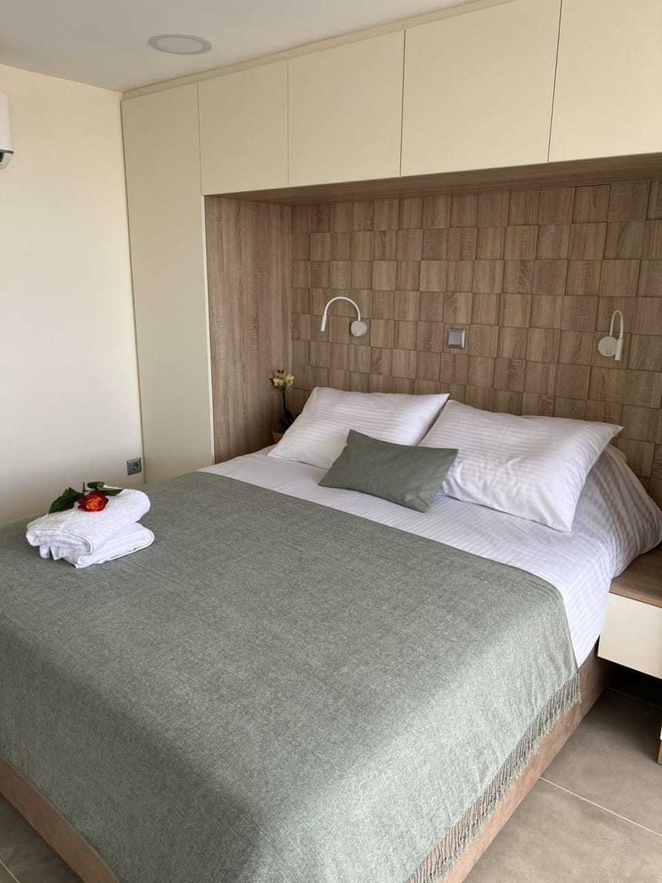 Bed, Photo of the whole room, Bedroom, wardrobe