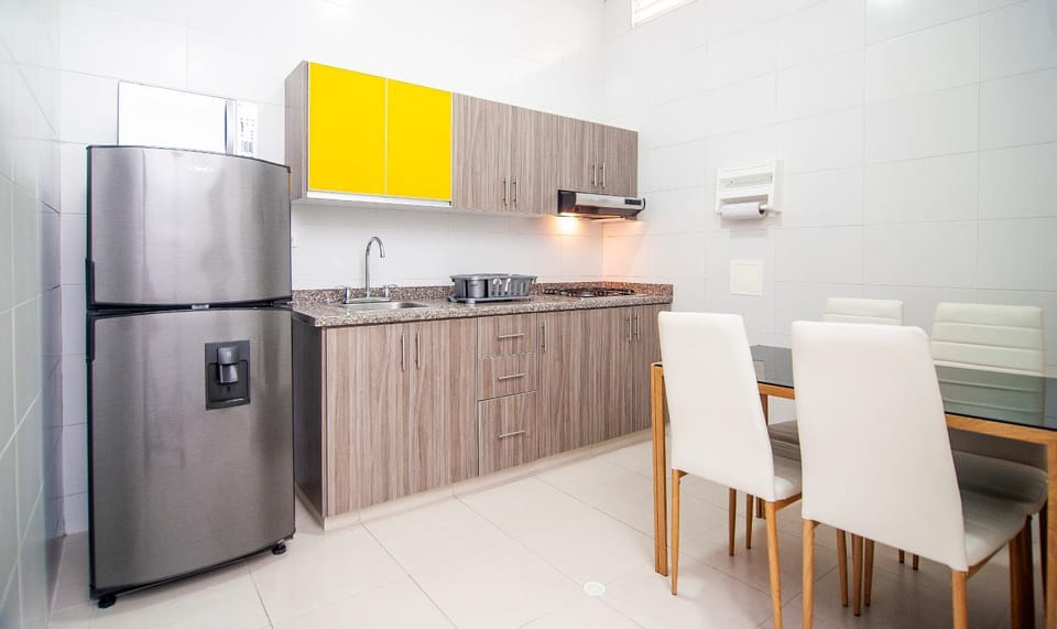 Kitchen or kitchenette, Dining area, oven, stove