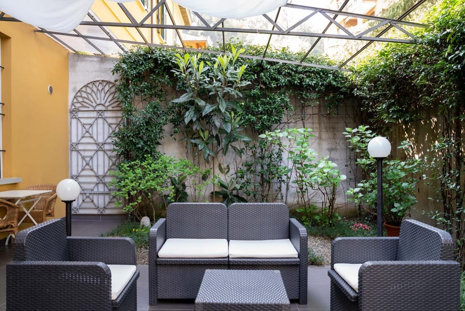 Patio, Day, Garden, Living room, Seating area, Garden view