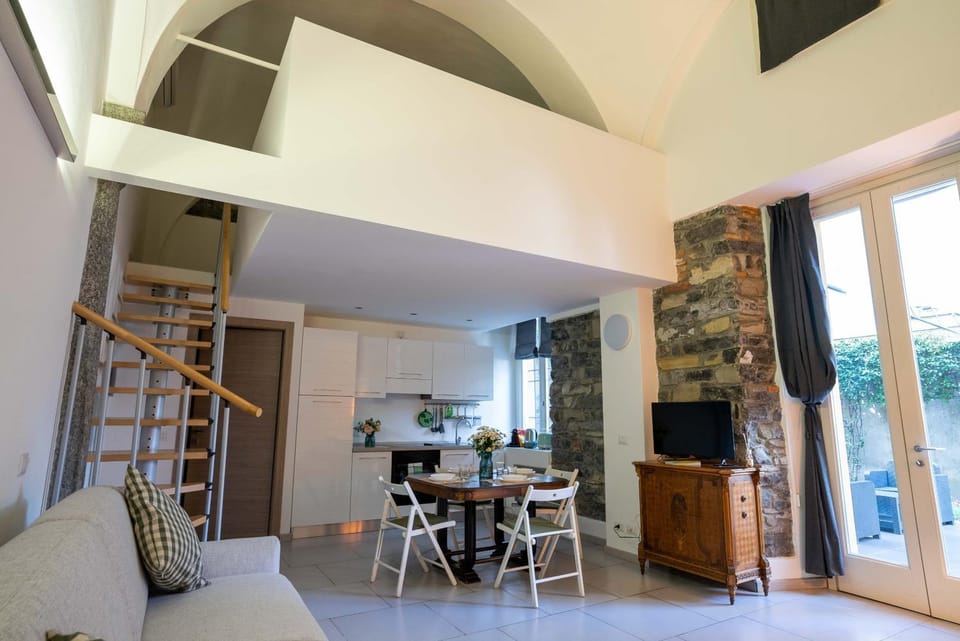 Communal lounge/ TV room, TV and multimedia, Kitchen or kitchenette, Living room, Seating area, Dining area