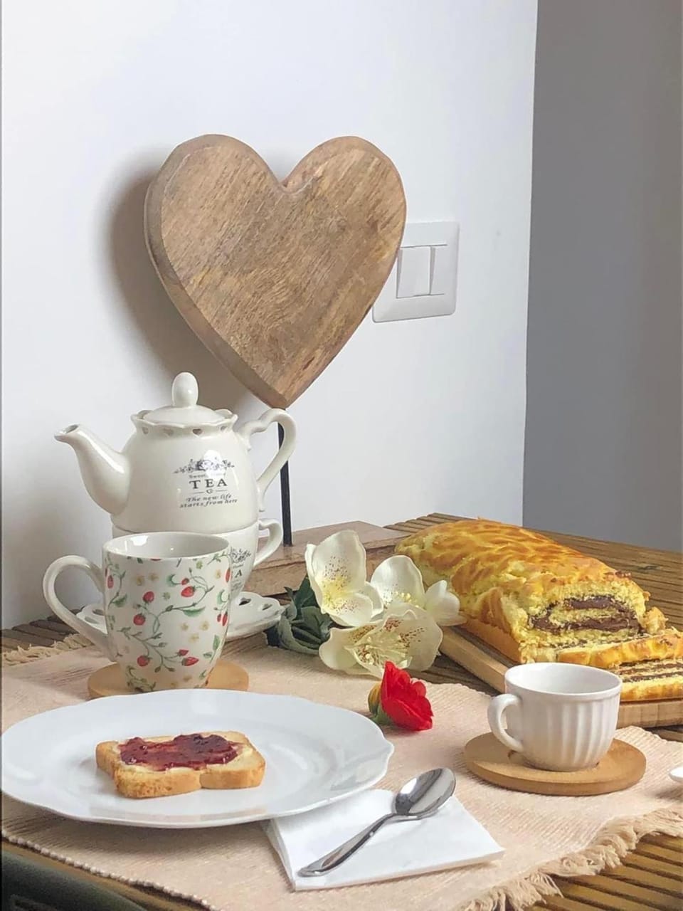 Coffee/tea facilities, Food and drinks, Food, Breakfast, Continental breakfast