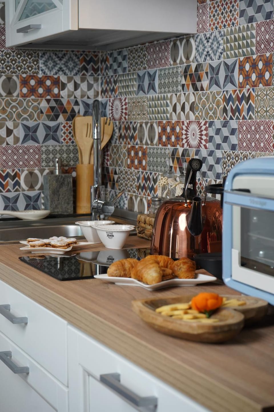 Kitchen or kitchenette, Food and drinks, Food, Breakfast, minibar, stove