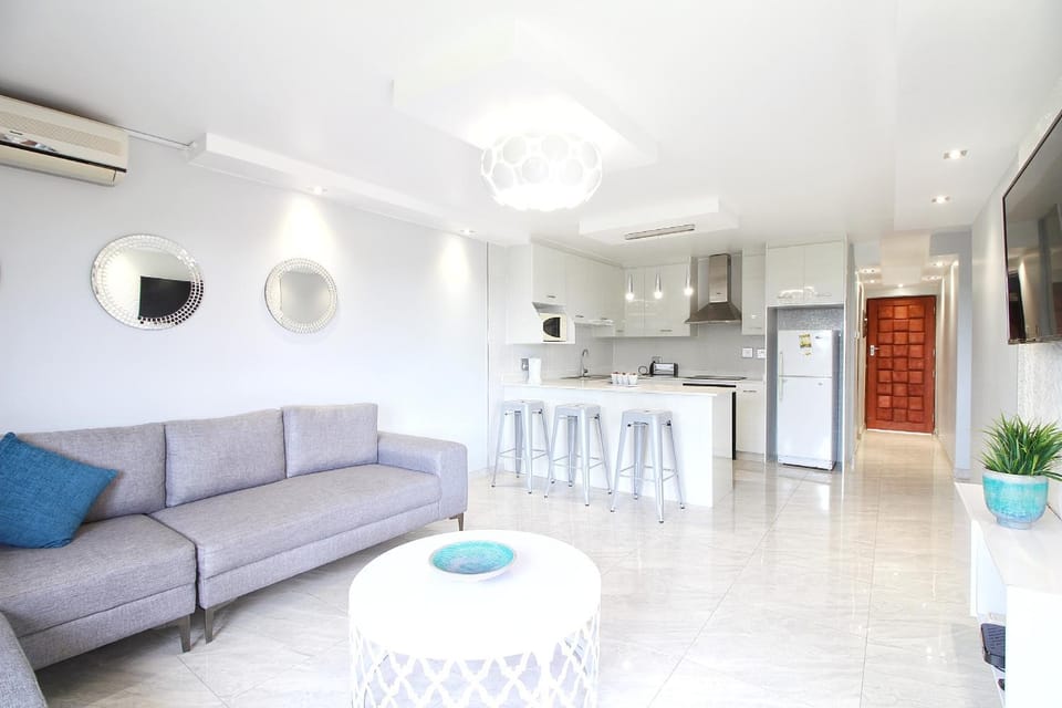 Kitchen or kitchenette, Seating area, air conditioner