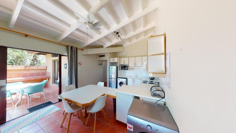 Kitchen or kitchenette, Seating area