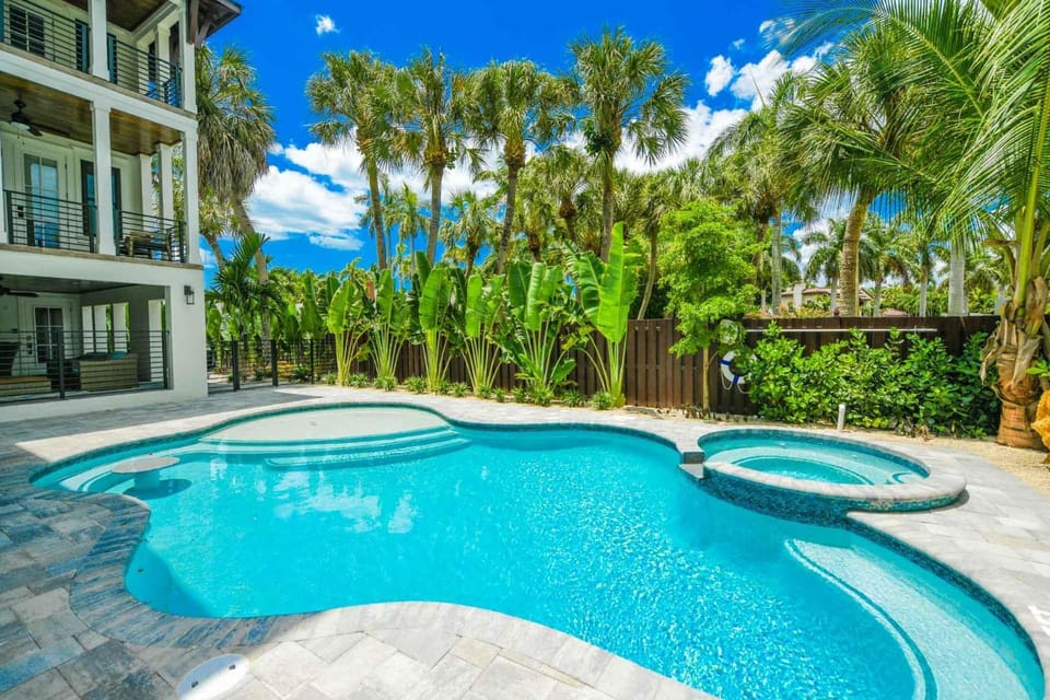 The Shore House House in Saint Armands Key
