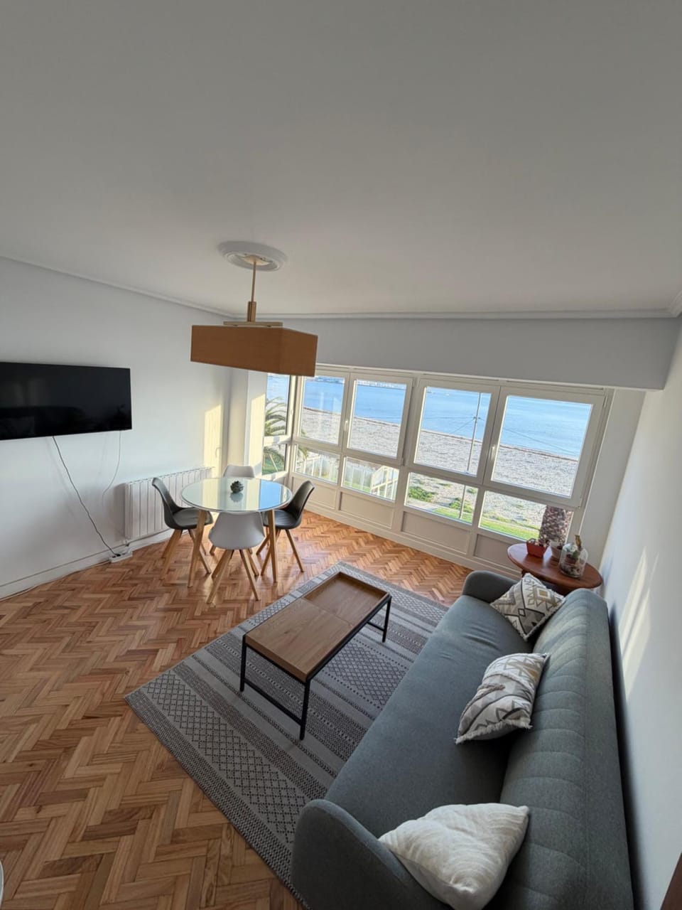 TV and multimedia, Living room, Seating area, Sea view