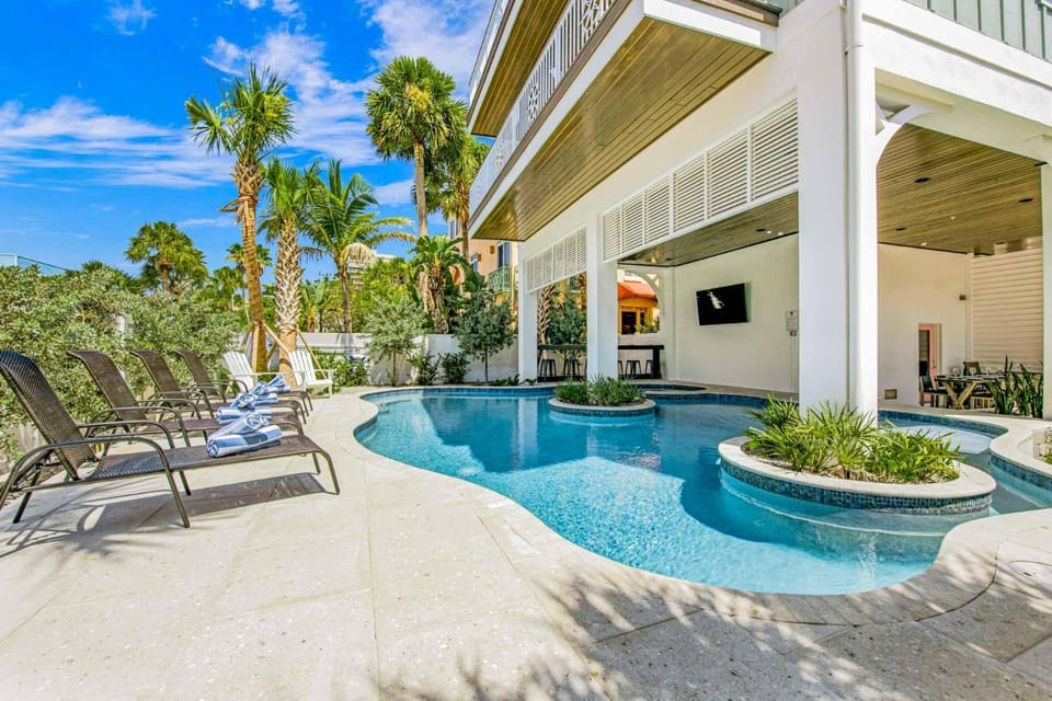 Ocean Overlook House in Siesta Beach
