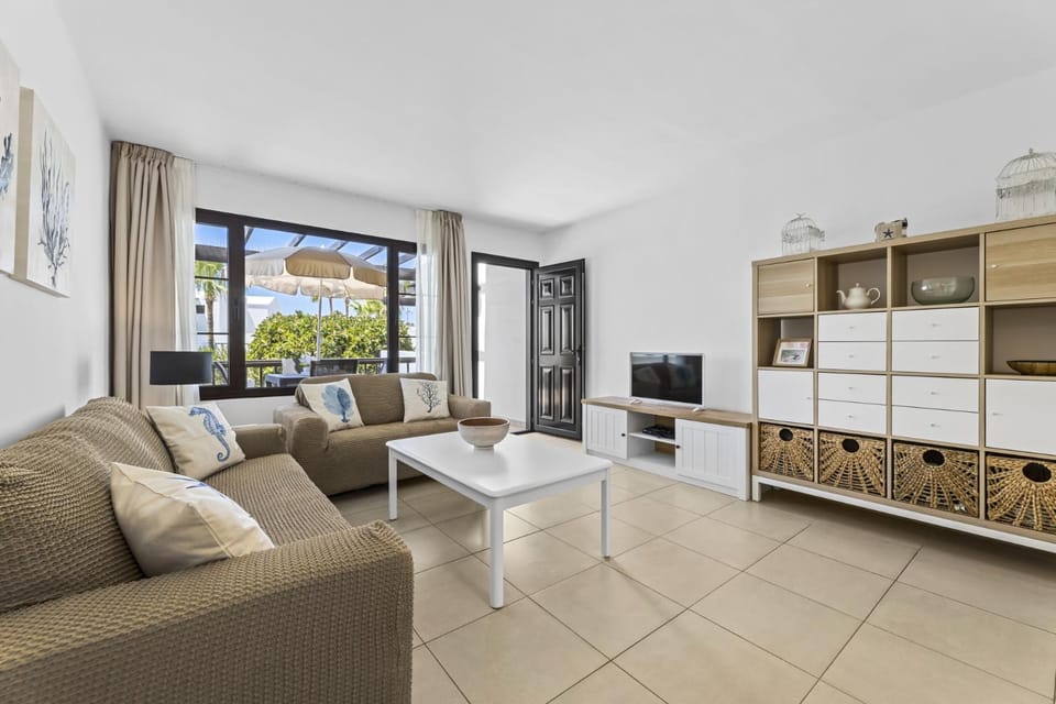 Casahost Bastian Boutique I Seaview Apartment in Costa Teguise