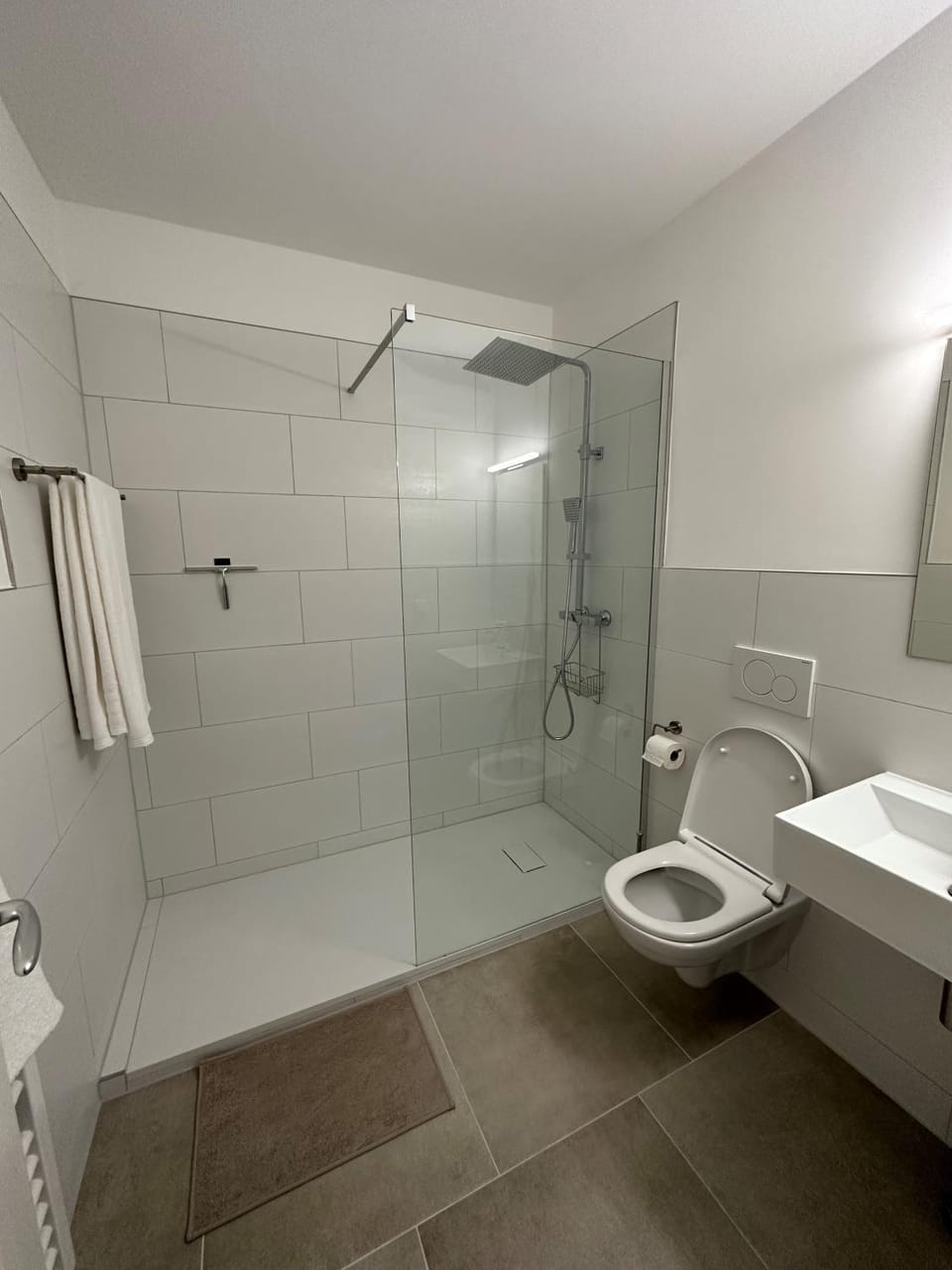Shower, Toilet, Bathroom, towels